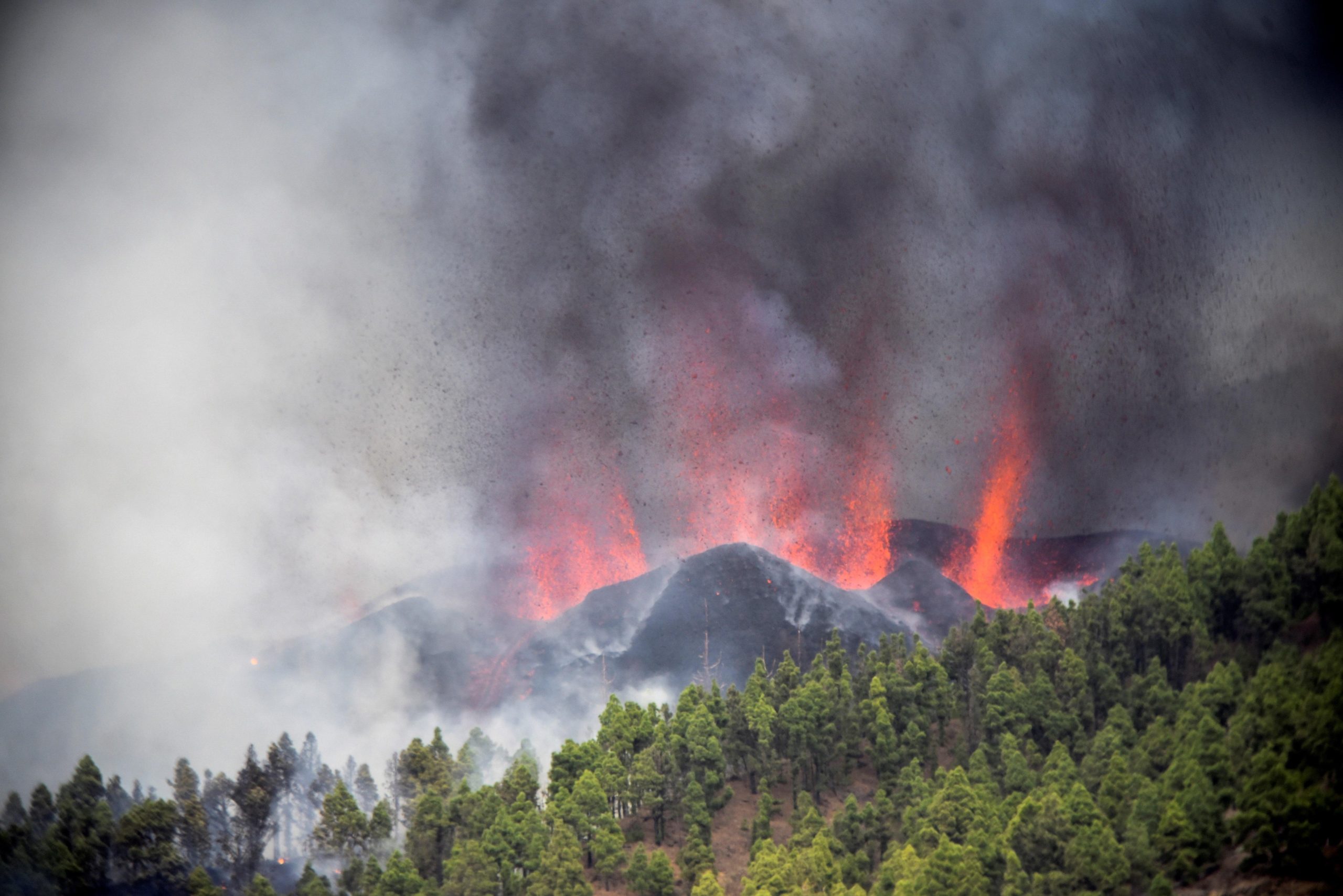 Mil Evacuados Tras Erupci N Del Volc N Cumbre Vieja En La Isla