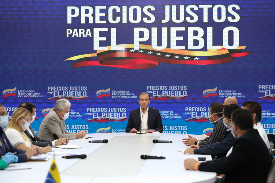 Gobierno y empresarios firman acuerdo de precios