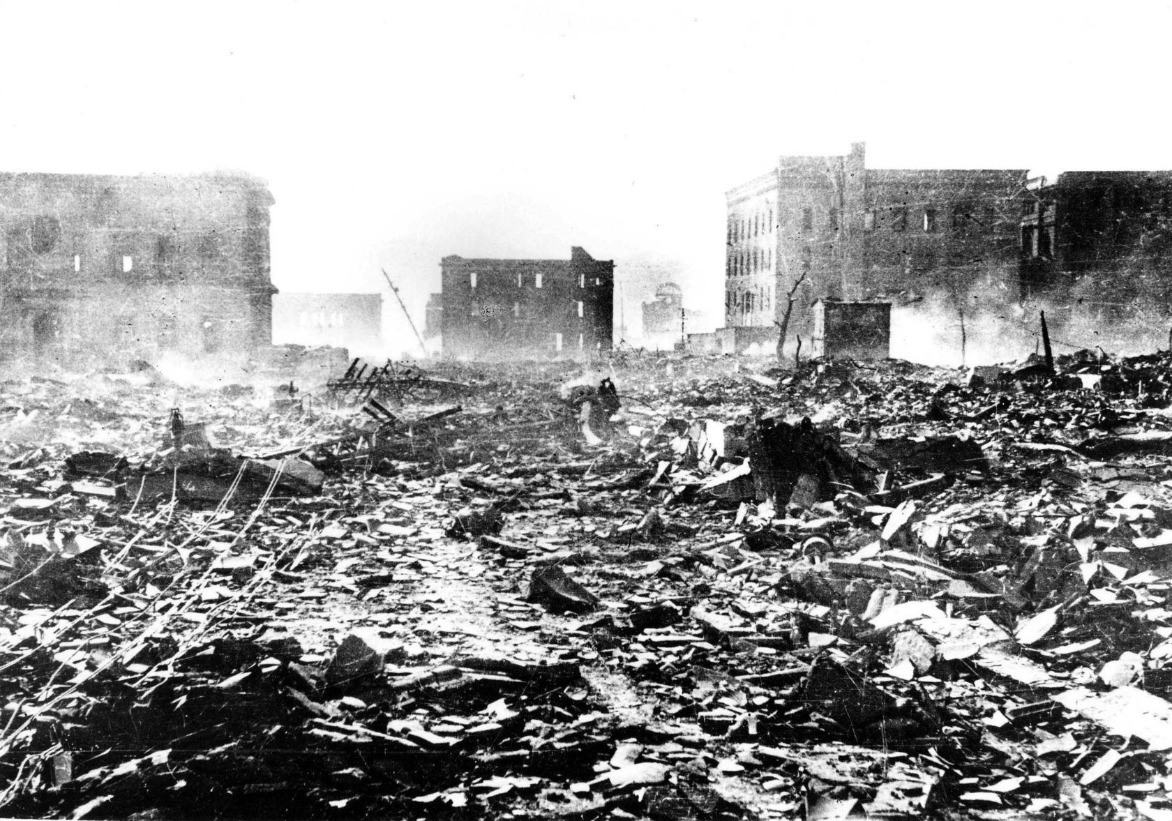 Нагасаки после ядерного взрыва. Хиросима и Нагасаки 1945 года. Бомбардировка Хиросимы и Нагасаки 1945. Япония 1945 Хиросима и Нагасаки. Бомбардировка Хиросимы 1945.