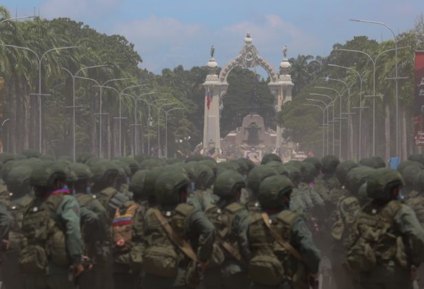 desfile cívico-militar