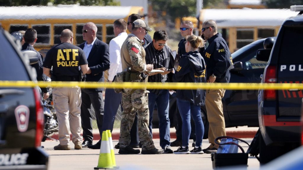 4 heridos deja tiroteo en escuela secundaria de Texas, EE.UU. |