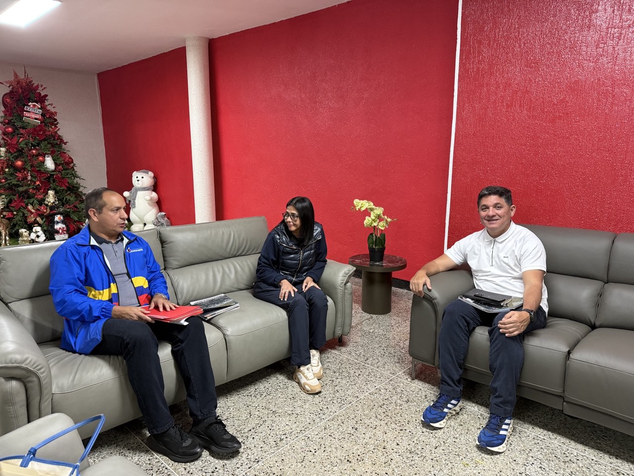 Presidente Maduro ordena plan especial para la entrada y salida aérea del país