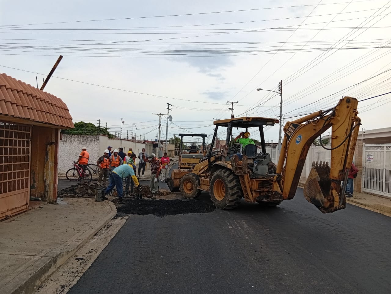 Con 2 mil 100 toneladas de asfalto inician adecuación de la avenida 31 de Cabimas