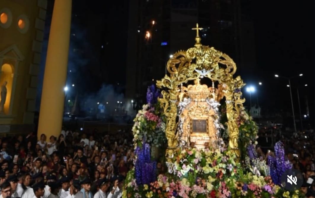 La Chinita paseó en la Aurora y regresó a su trono en hombros de su pueblo