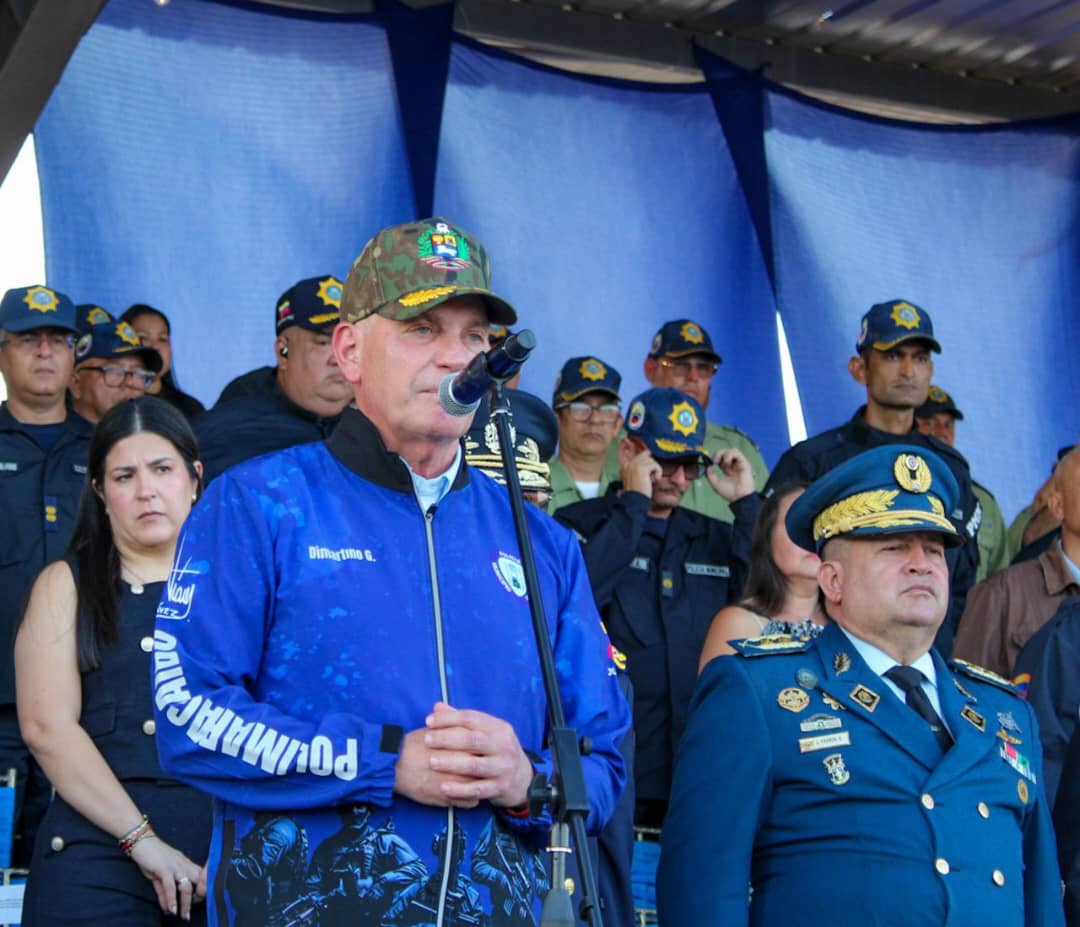 Di Martino condecorado con la Cruz de Polimaracaibo en el aniversario de la institución