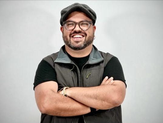 LA GUARAPITA FILOSOFAL: DE LA NEUROSIS INDIVIDUAL A LA ALEGRÍA COMUNITARIA /Dr. Elías González Mendoza.