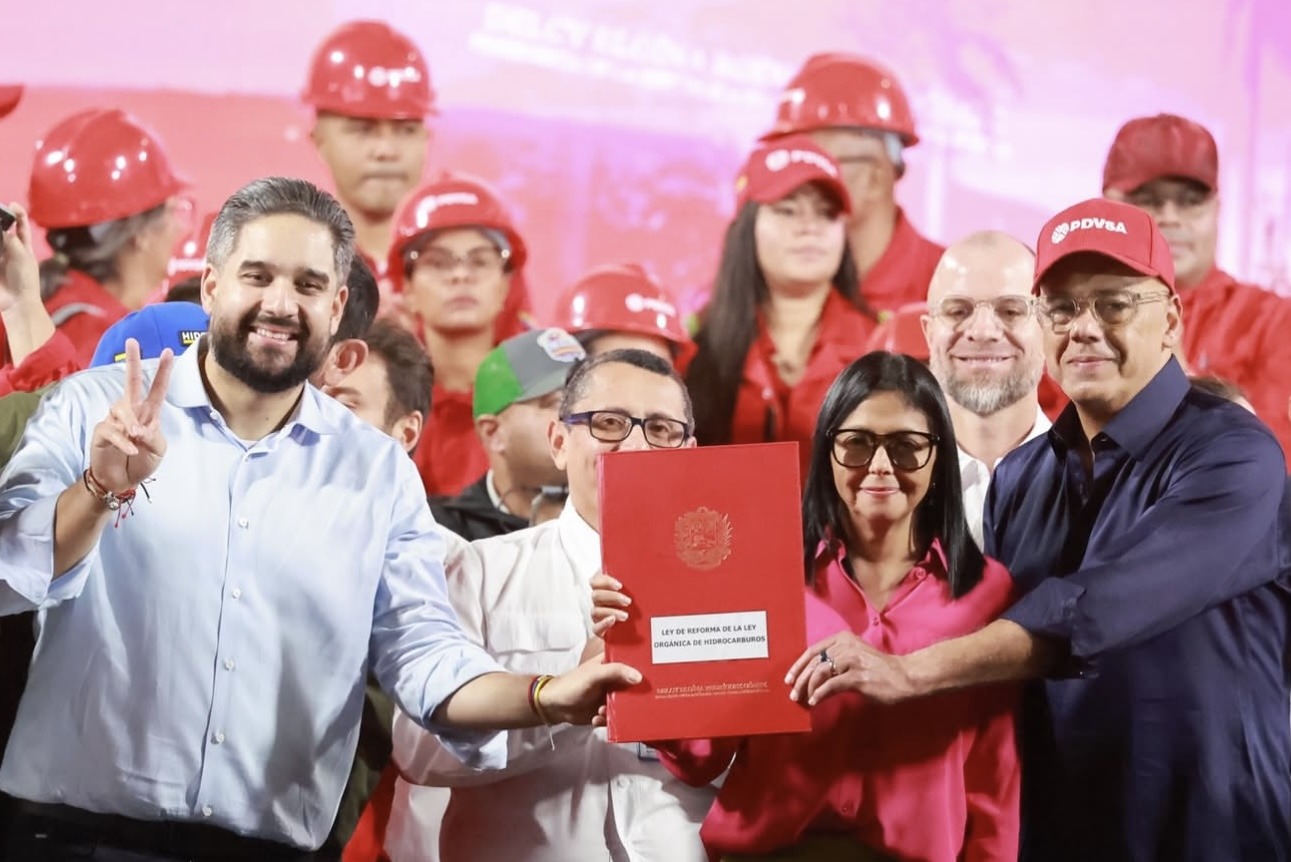 Ley de Hidrocarburos es aprobada por unanimidad para convertir el petróleo en bienestar social