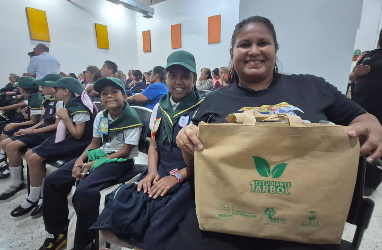 Árboles y alumnos se toman de las manos en escuelas zulianas