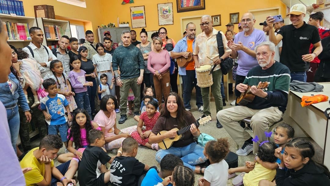 Tarek William Saab informó visita de Gran Misión Viva Venezuela a campamento transitorio en La Candelaria